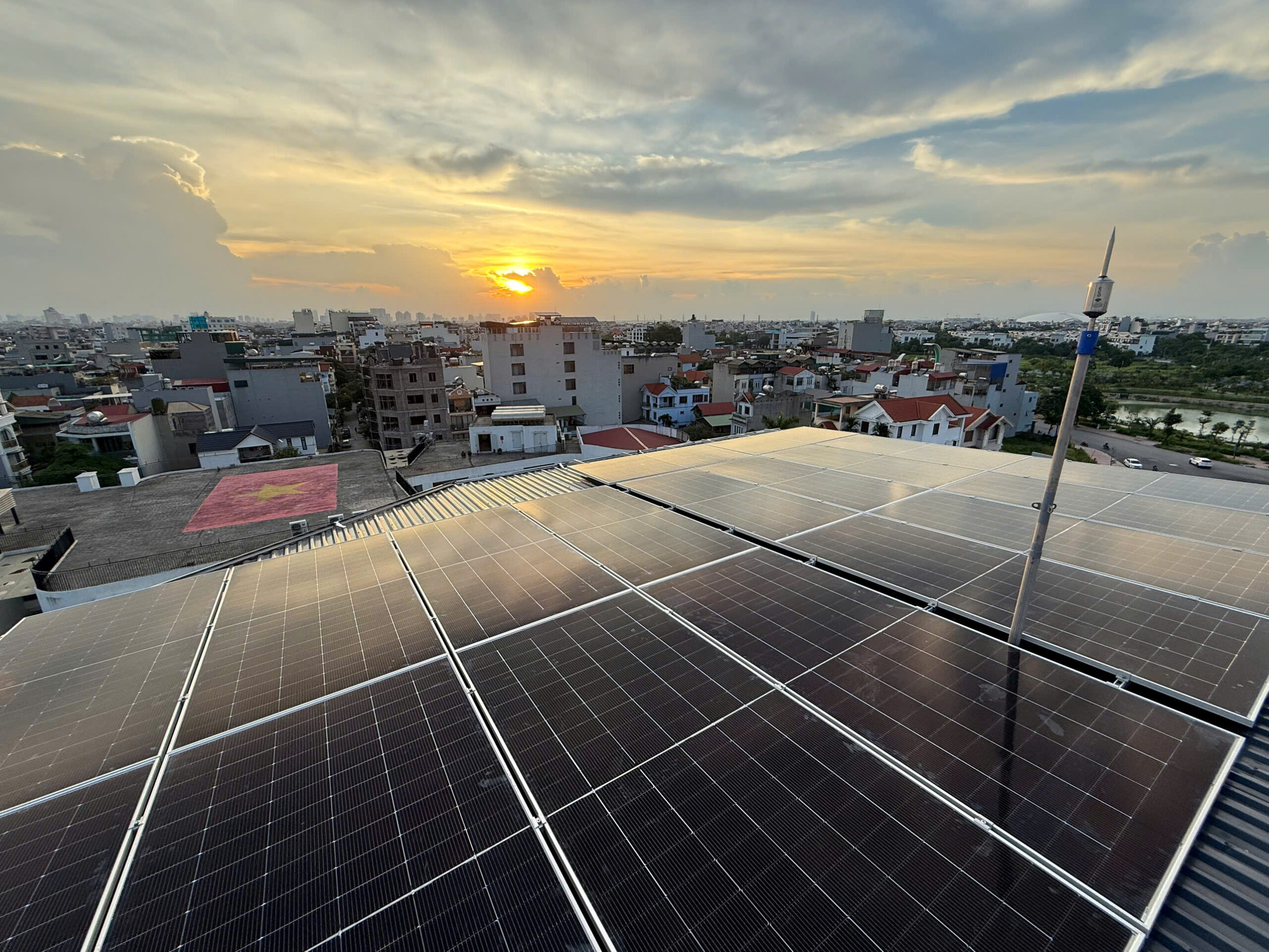 Chi Phí Lắp Điện Mặt Trời Mới Nhất 2026 | Báo Giá Chi Tiết