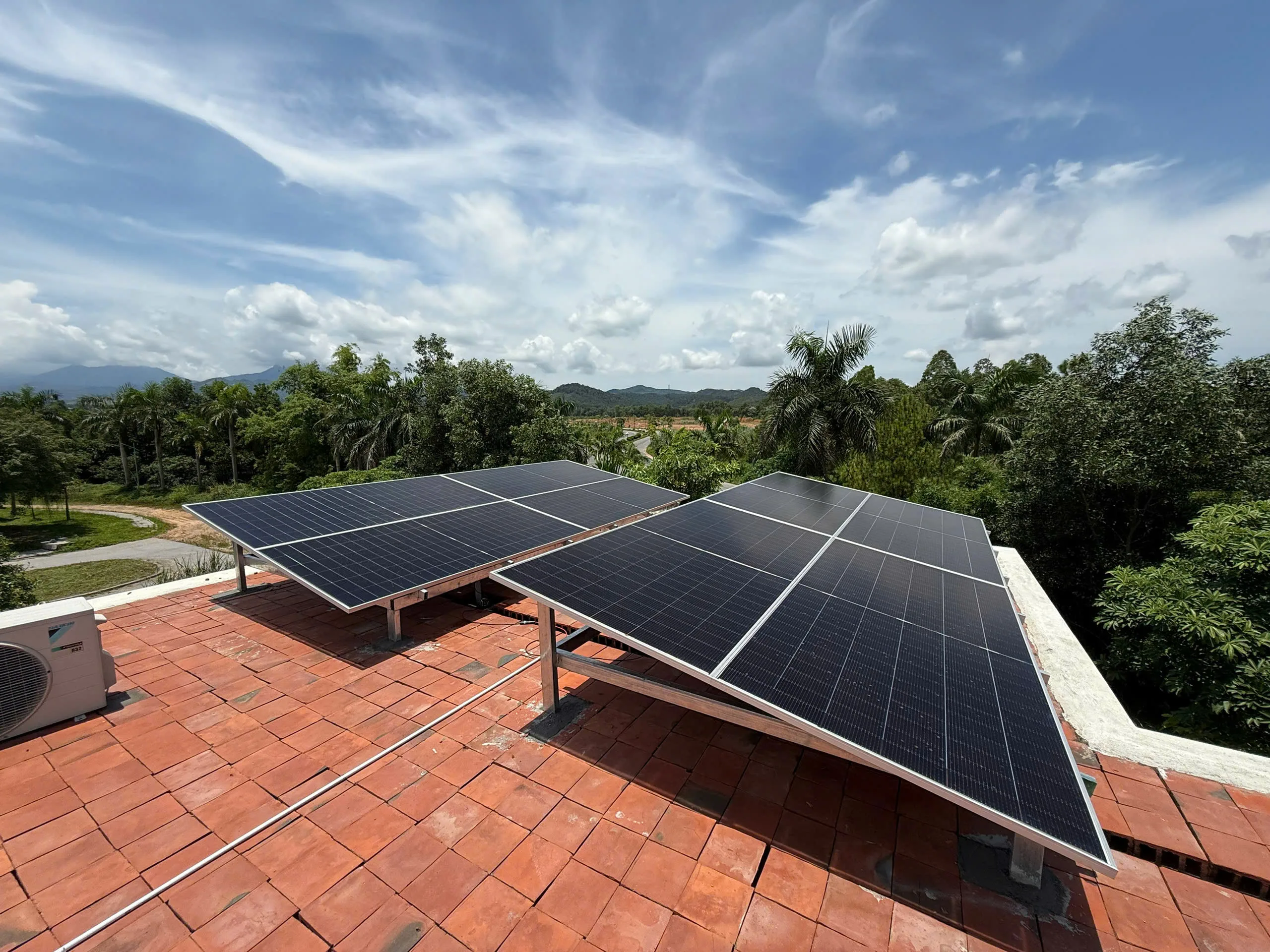 Chi Phí Lắp Điện Mặt Trời Mới Nhất 2026